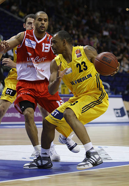 西蒙斯很可 西蒙斯很可