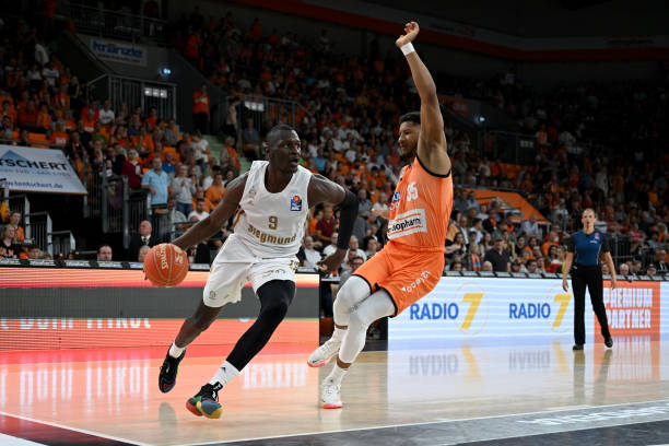 首次亮相就 首次亮相就